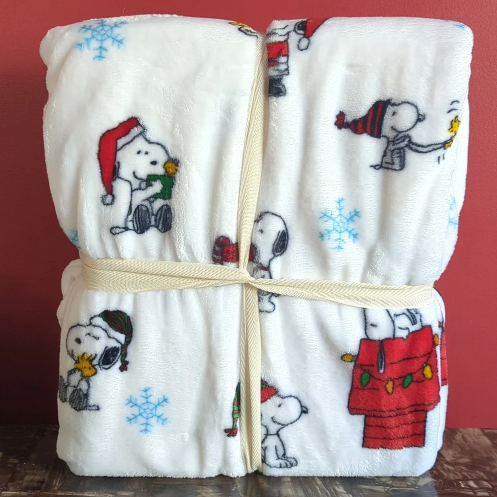 ❌SOLD❌Peanuts 🥜 Winter Snoopy Full / Queen Sized Plush Blanket - Picture 2 of 3